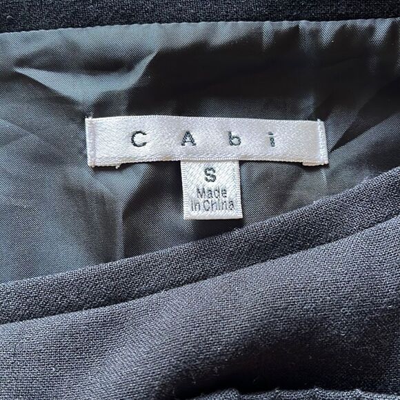 EXCELLENT CONDITION CUTE CABI #926 BLACK WRAPAROUND TEXTURED SWATHE SKIRT SMALL - Picture 10 of 12